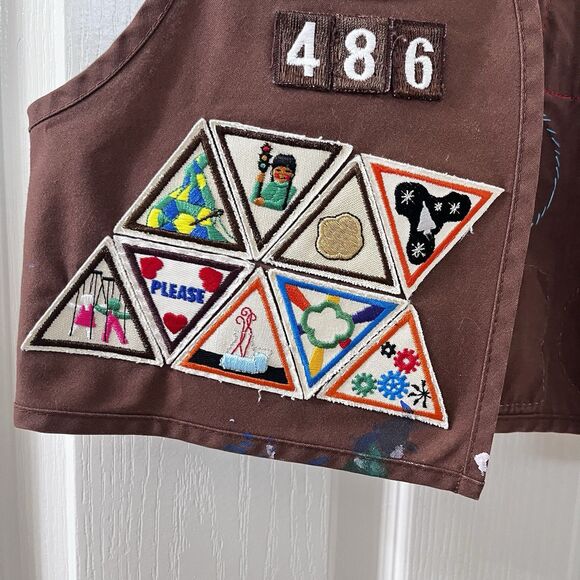 VTG Girl Scouts of America Brown Brownie Vest Pins Badges USA Size Medium 10-12 - Picture 4 of 14